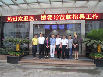 番禺区区长何汝诚赴今年会集团考察指导